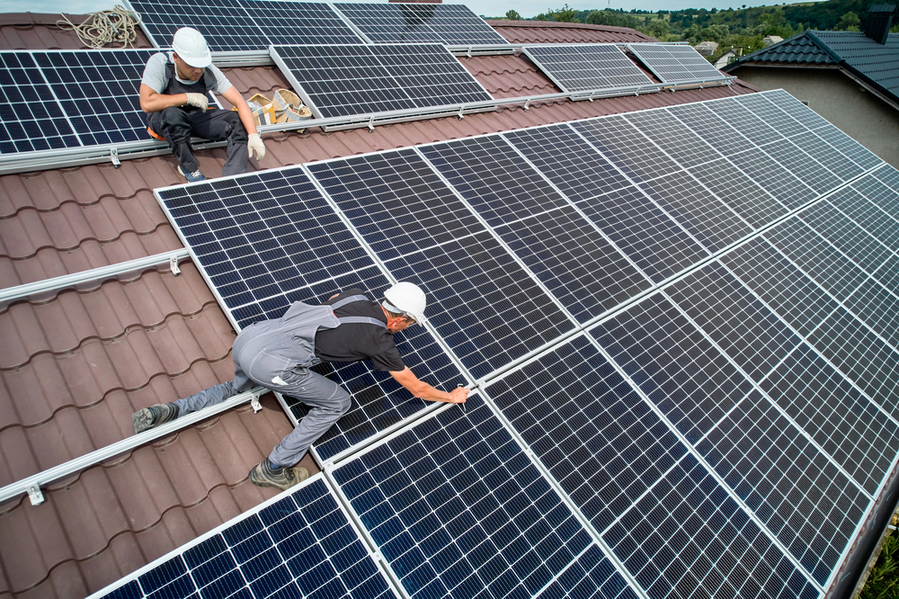 Who Can Remove Solar Panels From A Roof: A Guide To Qualified Professionals